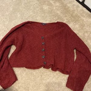 American Eagle cropped sweater, color maroon, perfect condition, size medium